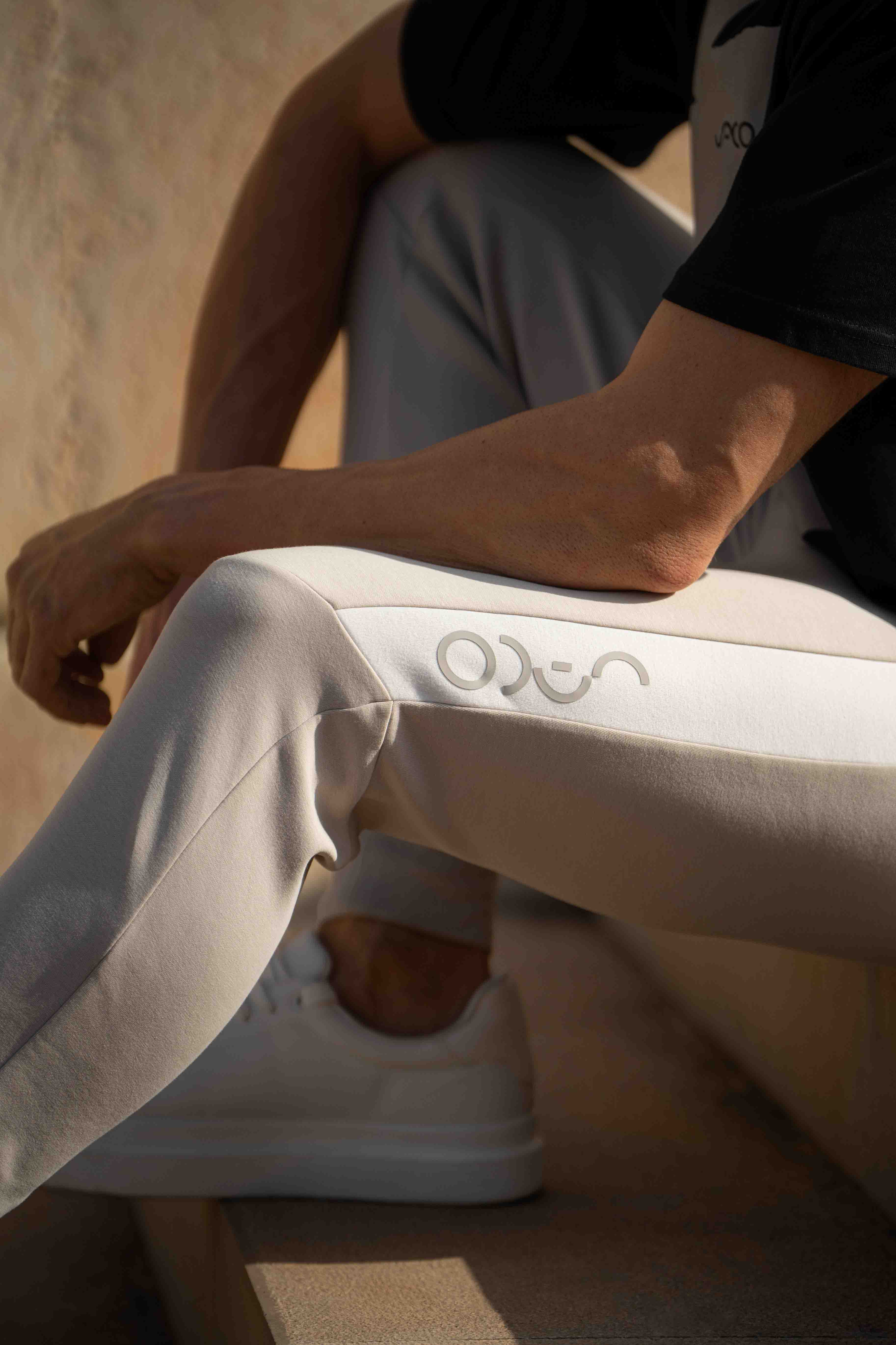 Collection of Pantalón FlexTech Bicolor Beige in a gallery layout