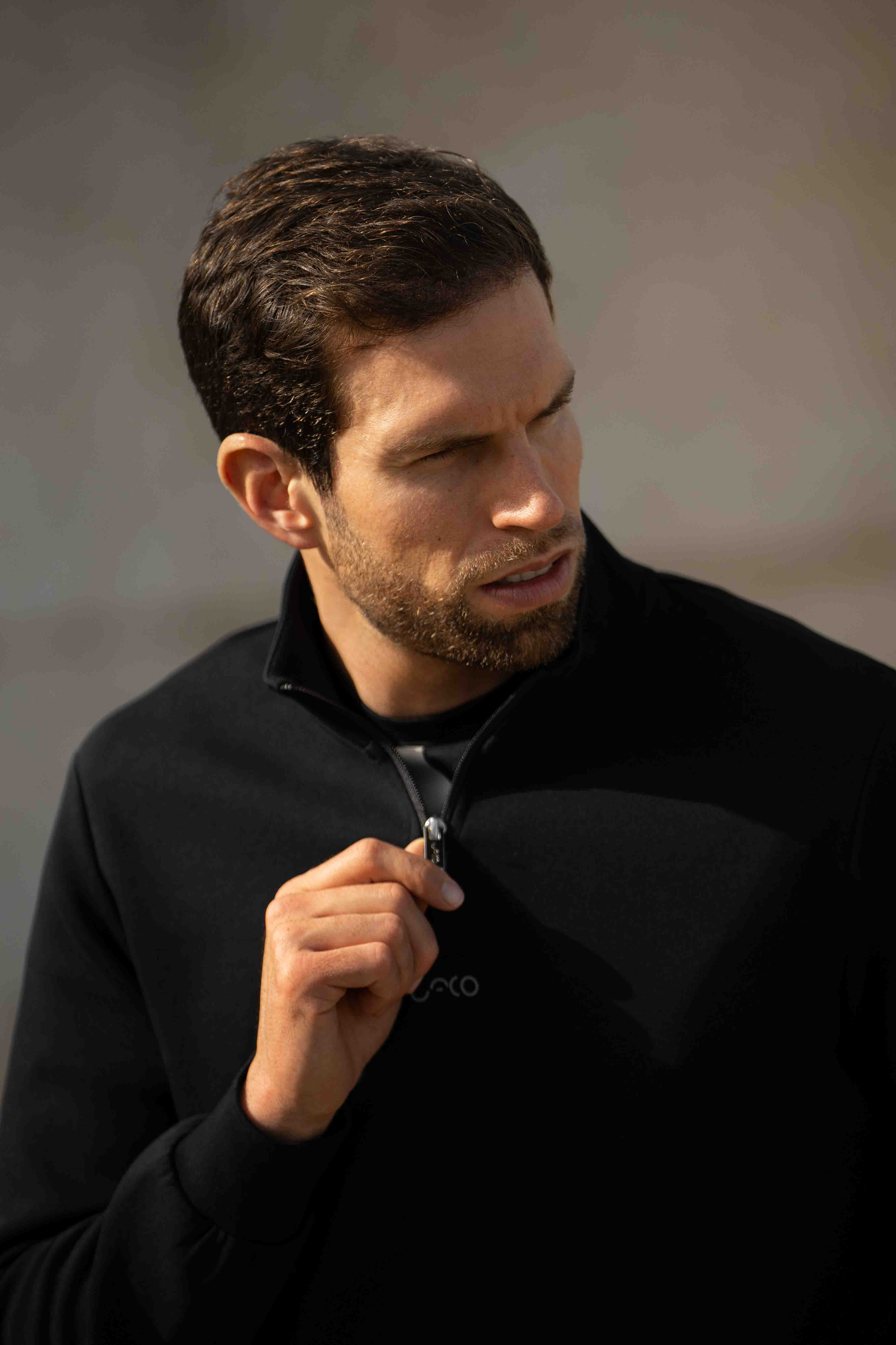 Collection of Sudadera FlexTech Negra in a gallery layout