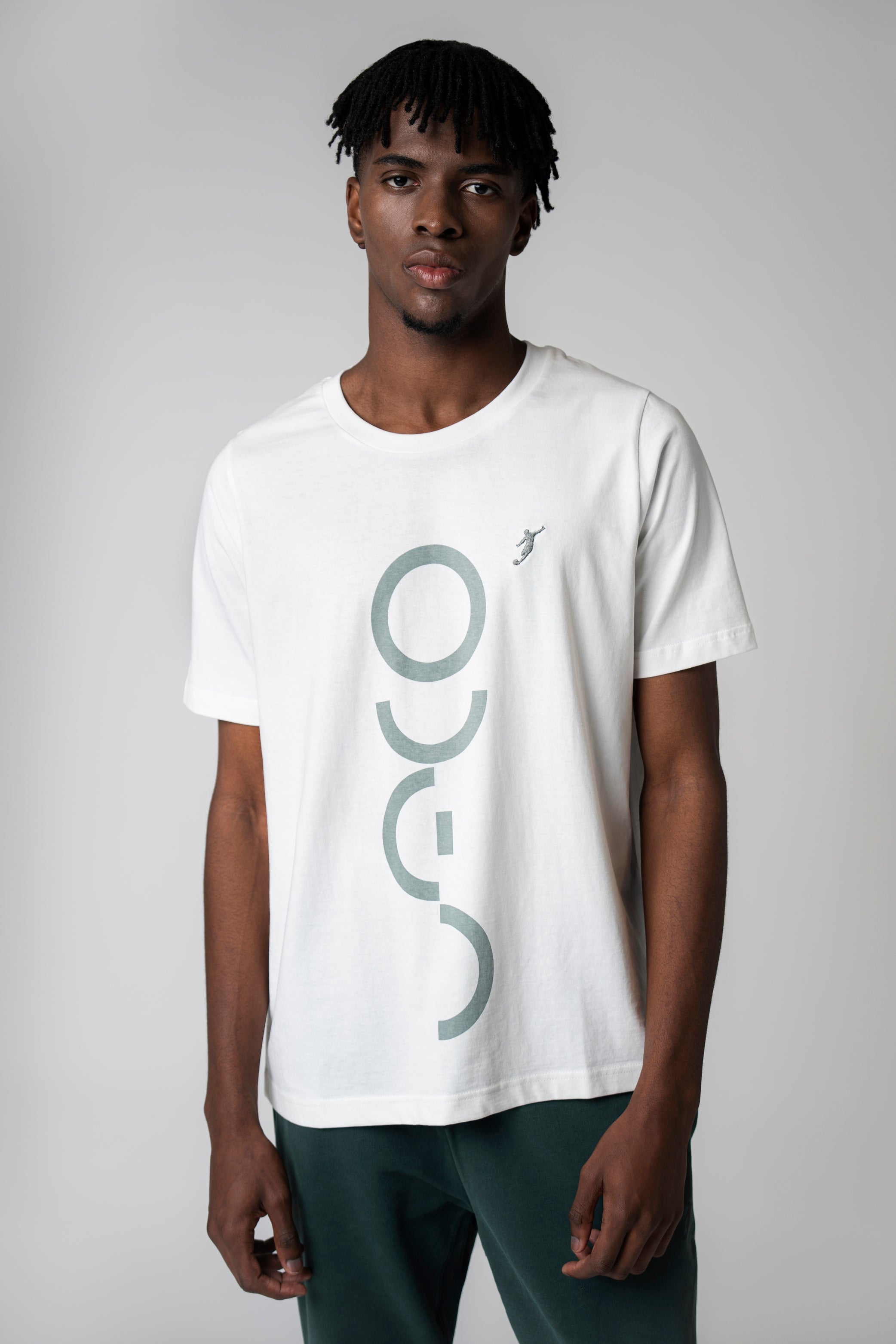 Collection of Camiseta Essential UACO blanco roto in a gallery layout