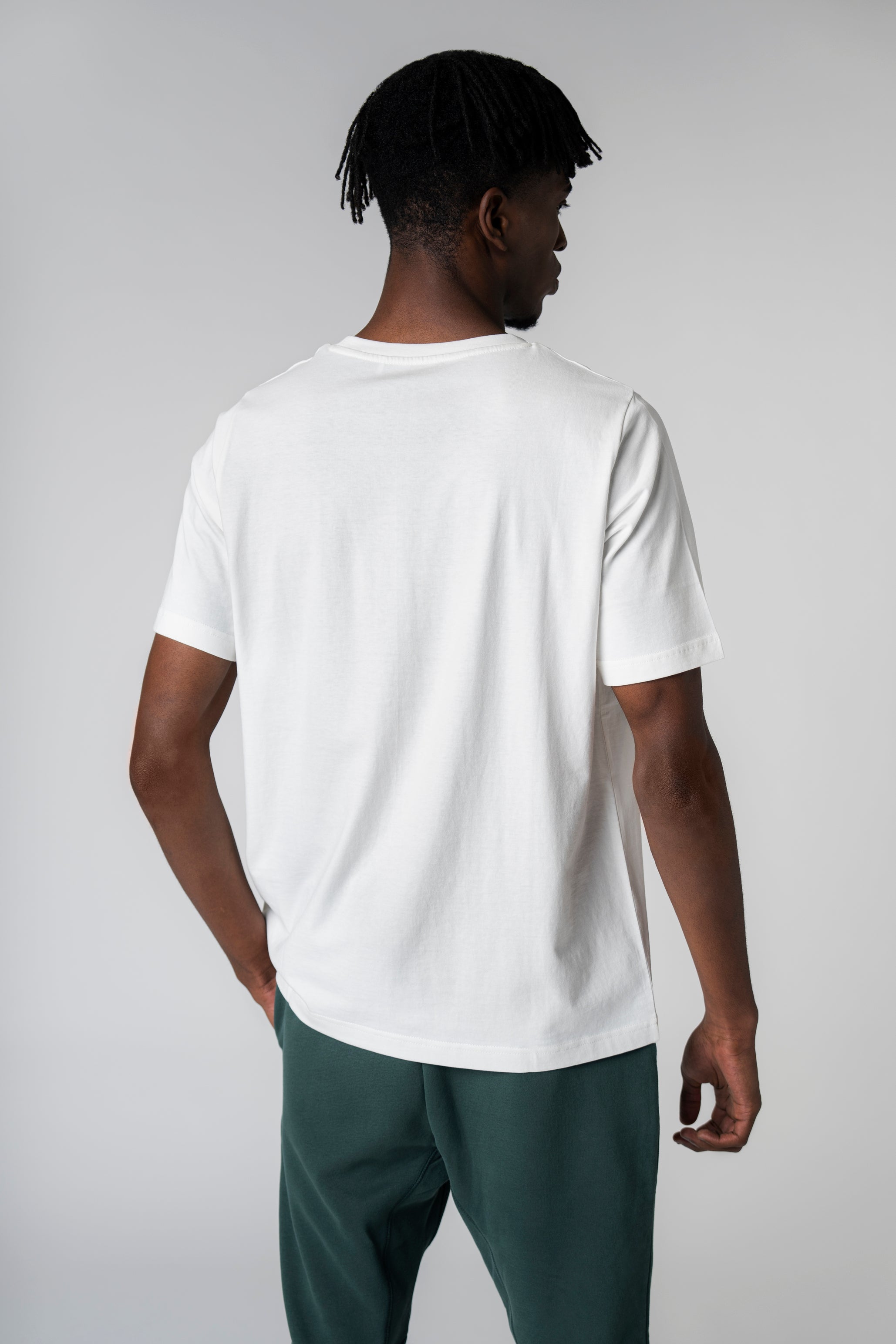 Collection of Camiseta Essential UACO blanco roto in a gallery layout