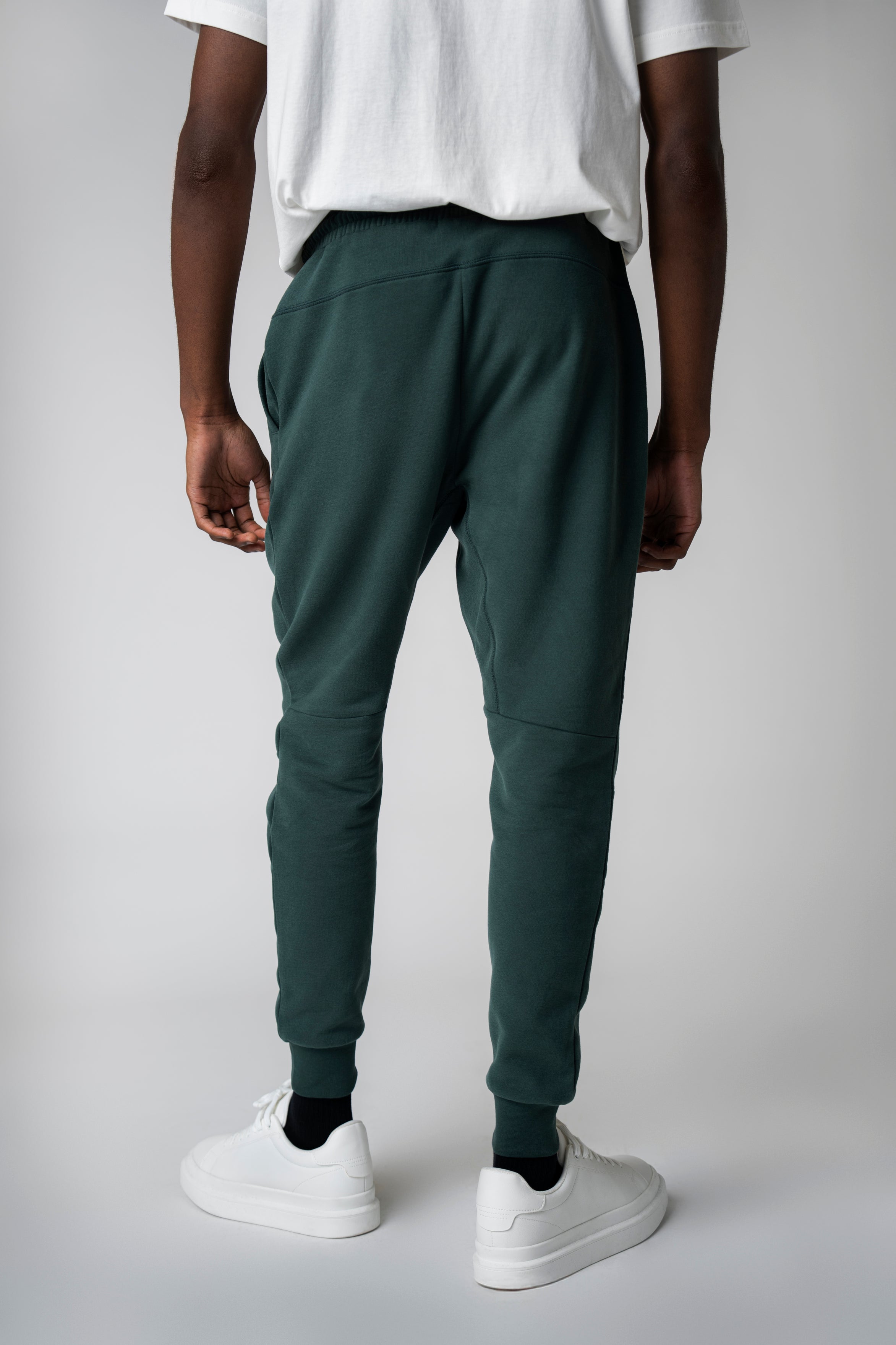 Collection of Pantalon Jogger Basic Kaki in a gallery layout
