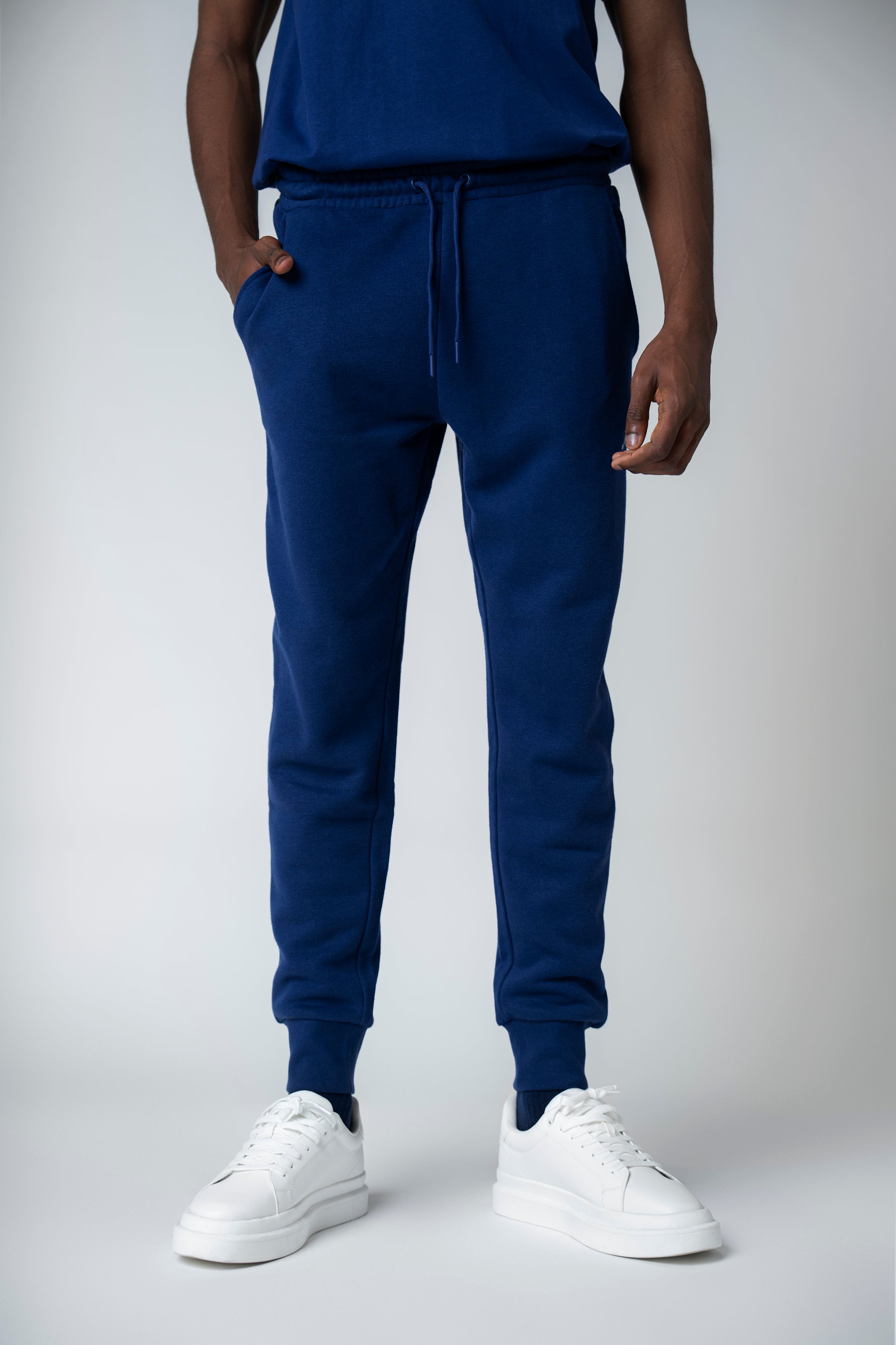 Collection of Pantalón Jogger UACO marino in a gallery layout