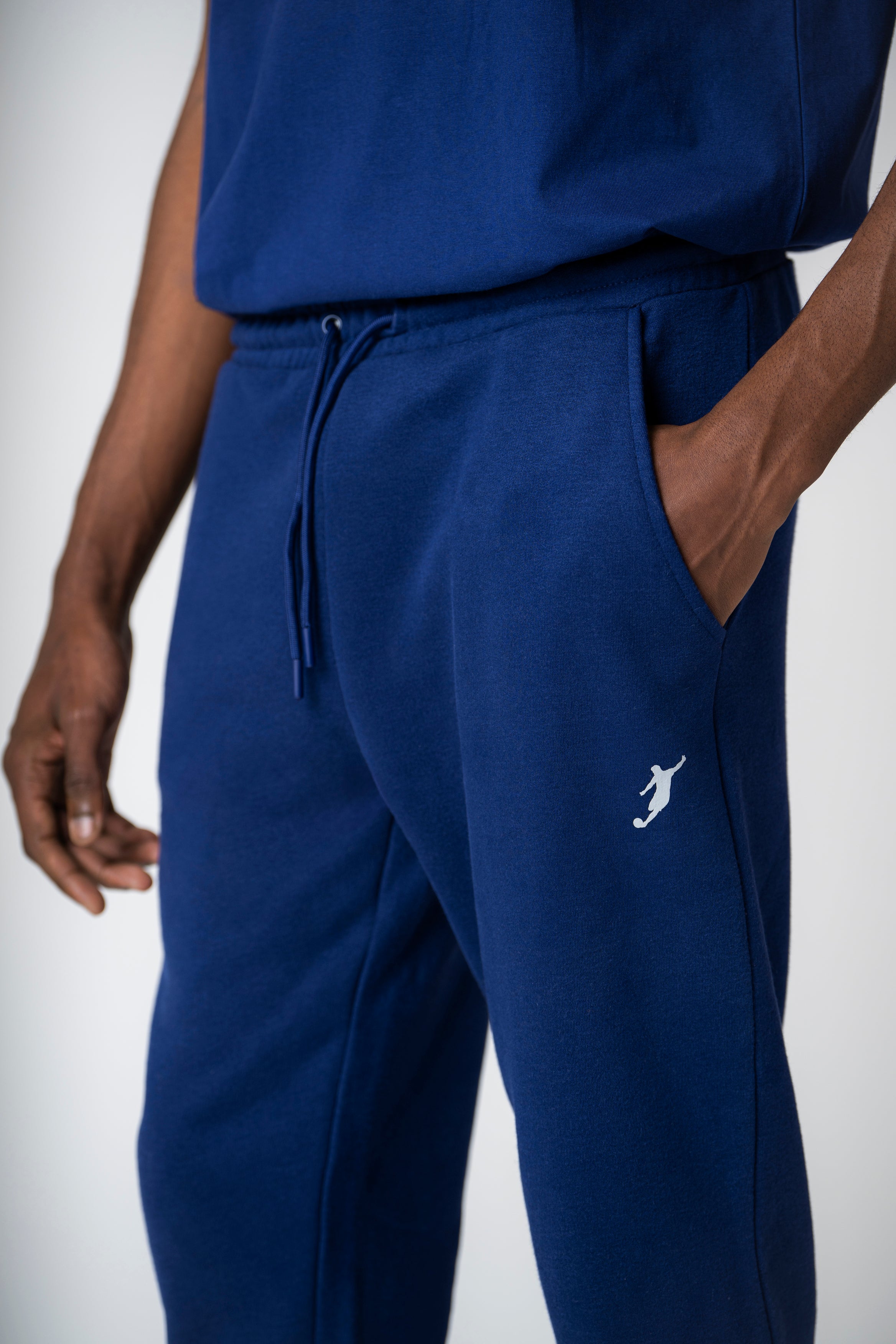 Collection of Pantalón Jogger UACO marino in a gallery layout