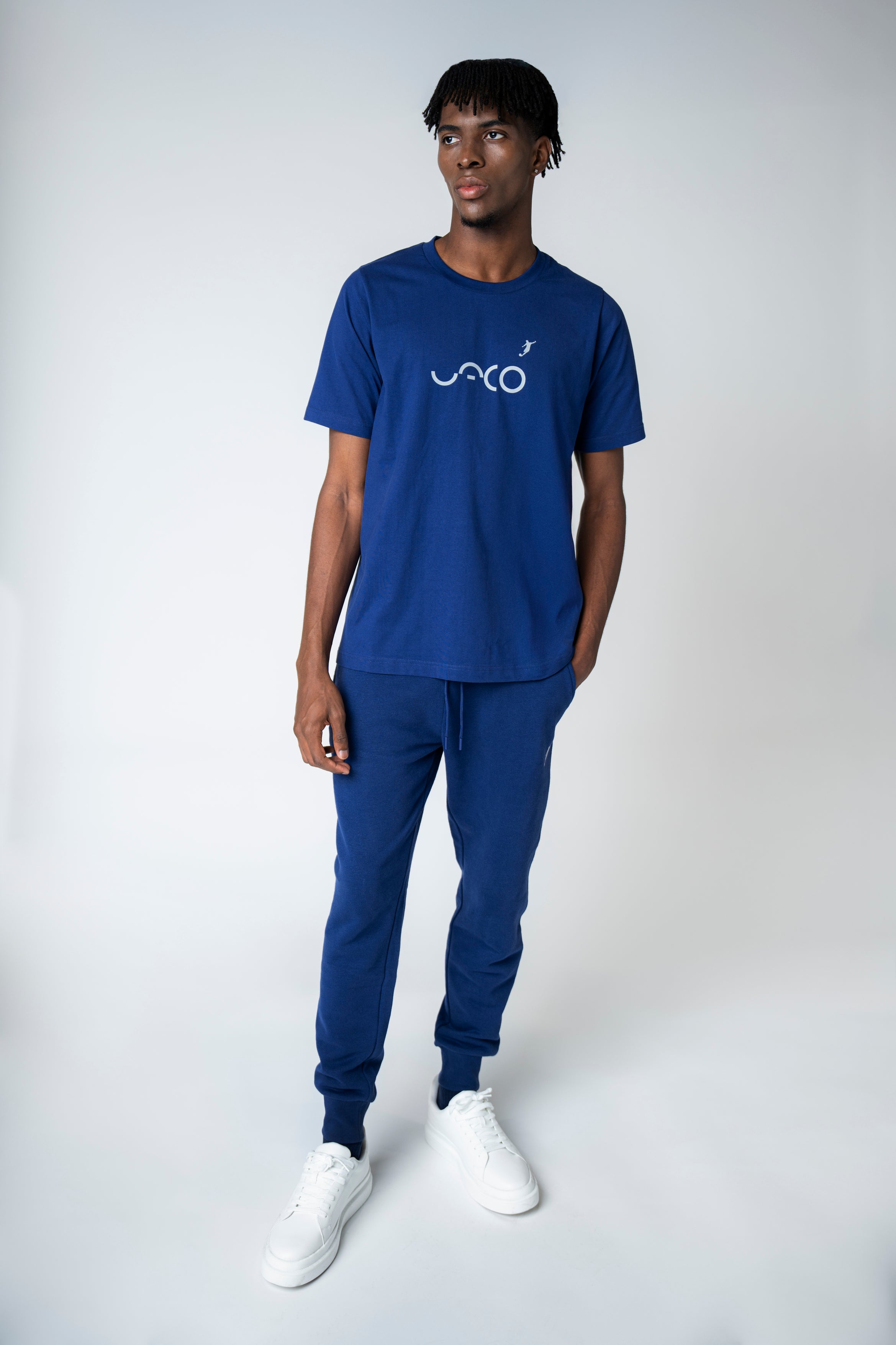 Collection of Pantalón Jogger UACO marino in a gallery layout