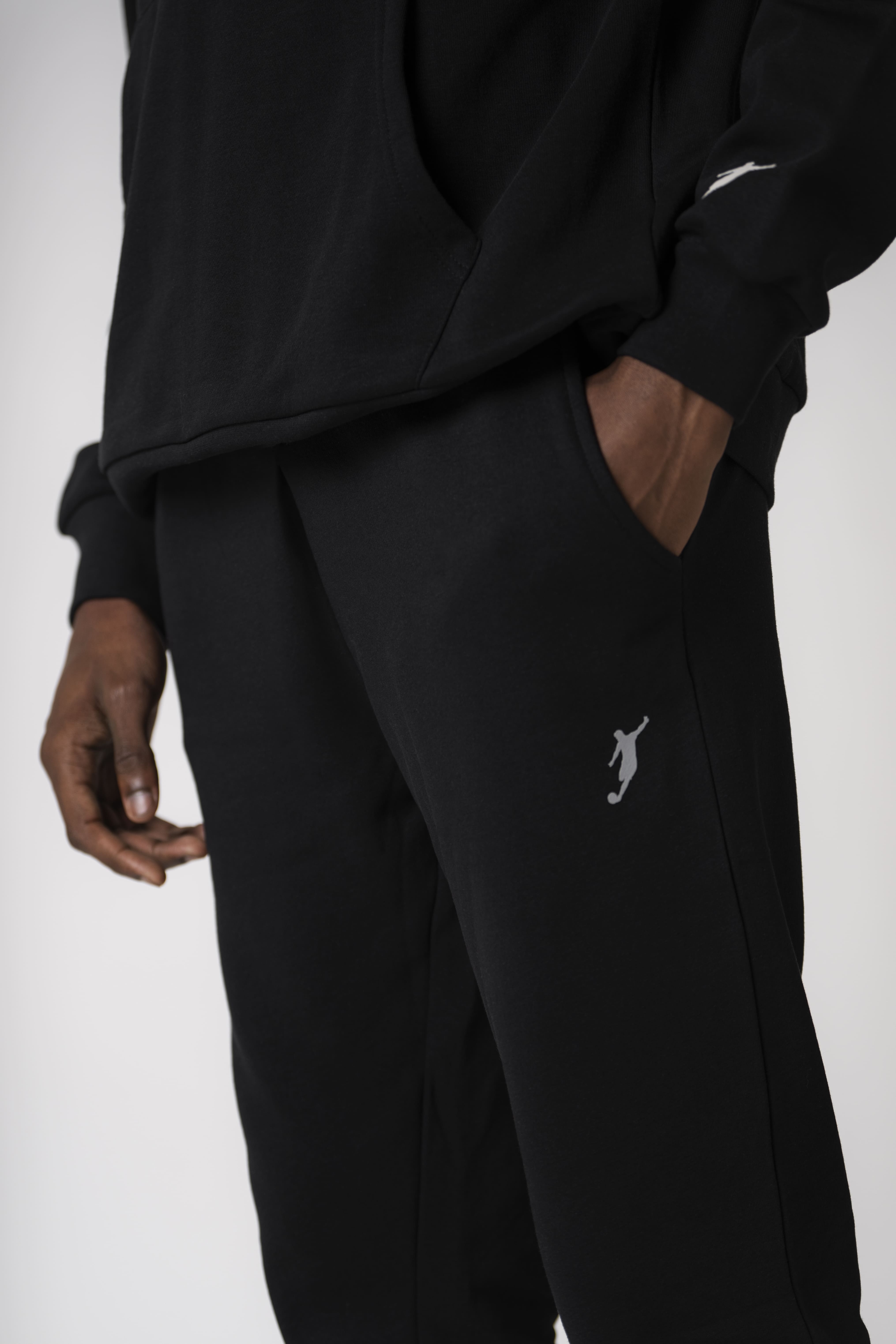 Collection of Pantalón Jogger UACO negro in a gallery layout