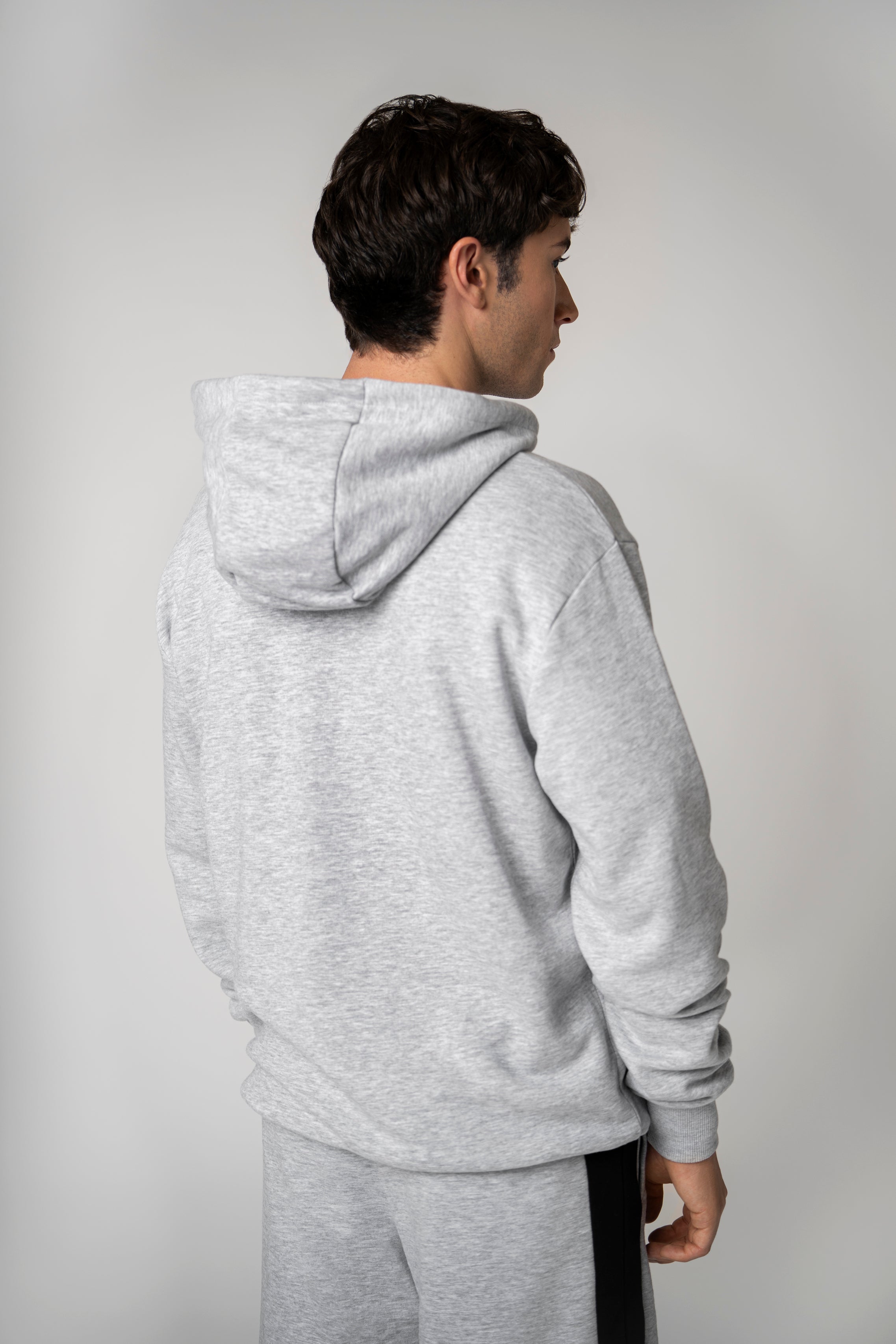 Collection of Sudadera Basic con capucha gris in a gallery layout